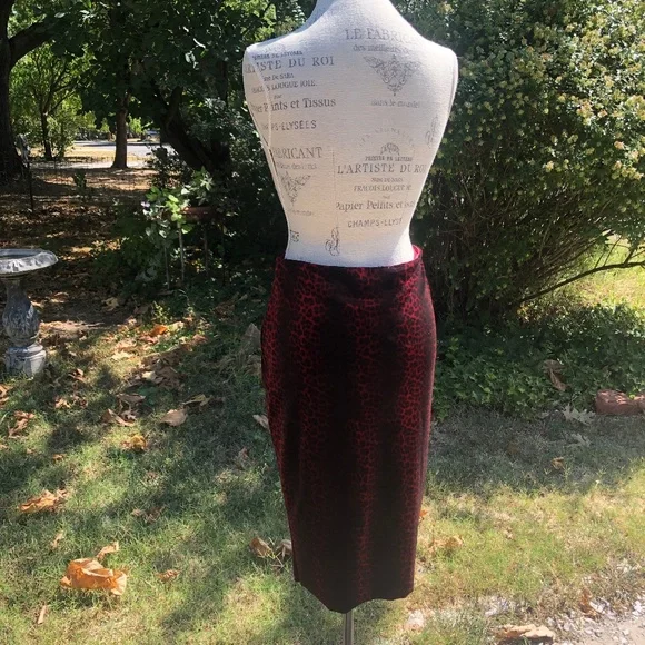 Vince Camuto Red Leopard Velvet Skirt Medium M - Picture 4 of 10